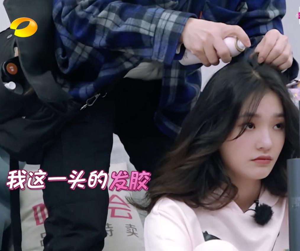 林允三小时化妆，侯明昊一眼看穿腮红瑕疵，这种“专业”要不得？